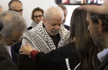 Former Brazilian President Lula da Silva meets the Palestinian community in Brazil June 2022 [source: FEPAL]