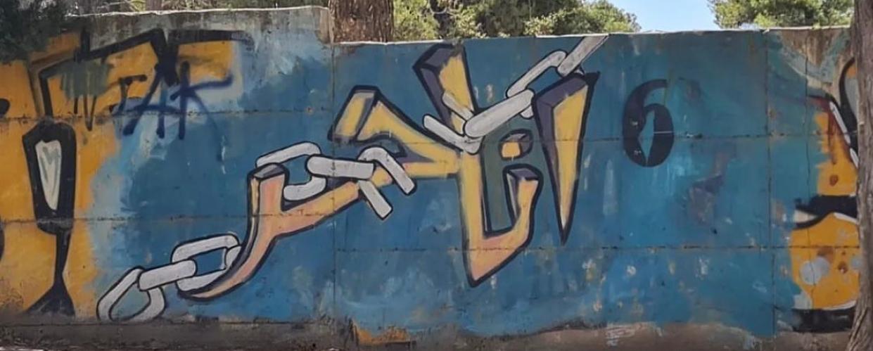 جدارية في مدينة رام الله، رسم علاء البابا ومحمد سباعنة ، من موقع جرافيتي من فلسطين