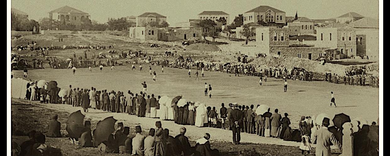 لعبة كرة القدم في باب الساهرة- القدس 1902، الأرشيف الفوتوغرافي لمؤسسة الدراسات الفلسطينية 